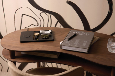 Logotrade Firmengeschenke das Foto: VINGA Timo RCS Desk-Charger und Ablage