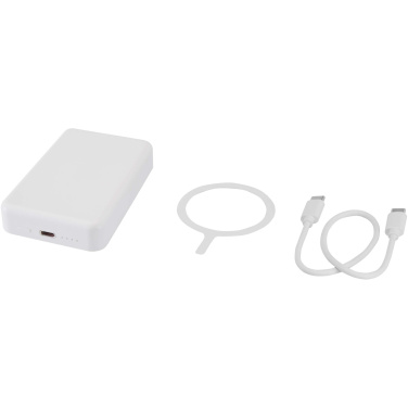 Logotrade Werbegeschenke das Foto: Acrab 15 W 10.000 mAh magnetische kabellose Powerbank mit 20 W PD aus recyceltem Kunststoff