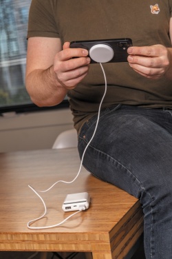 Logotrade promotional giveaway image of: 5W magnetic wireless charger