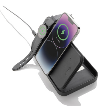 Logotrade advertising product image of: Swiss Peak RCS recycled travel case with 3 in 1 charger