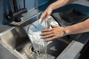 Logotrade advertising product picture of: Snackstrap AWARE™ RPET foldable lunchbag 30x20CM