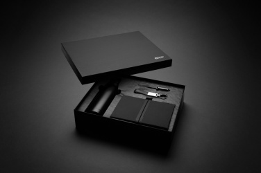 Logotrade promotional merchandise photo of: Swiss Peak RCS deluxe business gift set w/ water bottle