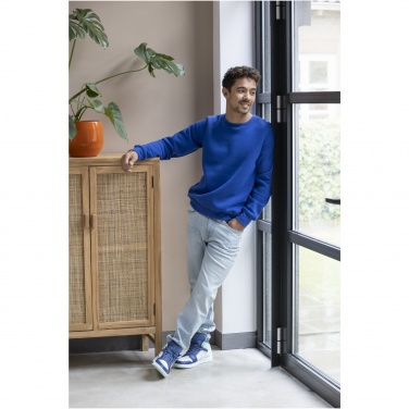 Logotrade meened pilt: Zenoni meeste ümara kaelusega pusa