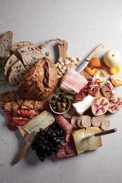 Logotrade meene foto: VINGA Buscot Round Serving Board