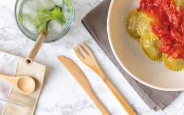 Logo trade reklaamkingitused foto: Korduvkasutatavate bambusest reisisöögiriistade komplekt