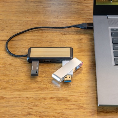 Logotrade ärikingituse foto: Link RCS-i taaskasutatud plastist ja bambusest kahe sisendiga USB-jaotur