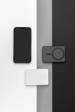 Logotrade ärikingituse foto: Magnetix RCS taaskasutatud plastist 5000 mah magnetjõupank