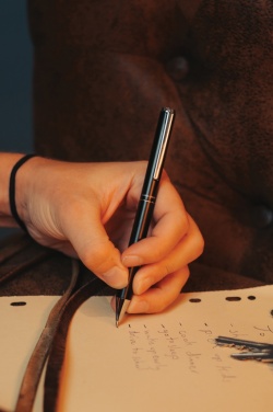 Logo trade reklaamtooted foto: SP Tula RCS sertifitseeritud taaskasutatud PU võtmehoidja ja pliiatsikomplekt