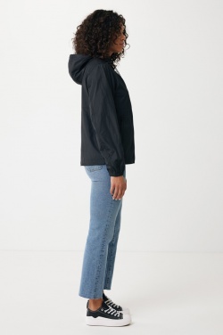 Logotrade meened pilt: Iqoniq Logani taaskasutatud polüestrist tuulejope