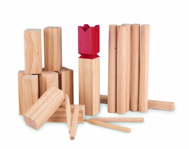 Logotrade reklaamkingi foto: Pinewood õues viskemäng