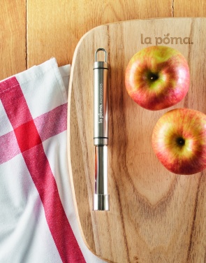 Logotrade firmakingi foto: Roostevabast terasest õunasüdamiku eemaldaja