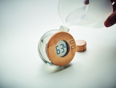 Logotrade firmakingitused pilt: Vee jõul töötav bambusest LCD kell