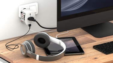 Logo trade reklaamtoote pilt: SKROSS World Travel Adapter MUV 2-pooluseline USB A ja C-ga