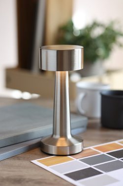 Logo trade firmakingitused foto: HIERLUZ laetav rauast laualamp