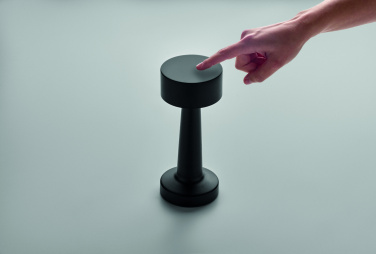 Logotrade reklaamkingituse foto: HIERLUZ laetav rauast laualamp