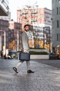 Logo trade mainoslahja kuva: Bobby Bizz -varkaudenestoreppu ja –salkku