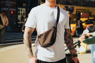 Logo trade liikelahjat mainoslahjat kuva: Crescent AWARE™ RPET puolikuun muotoinen crossbody -laukku