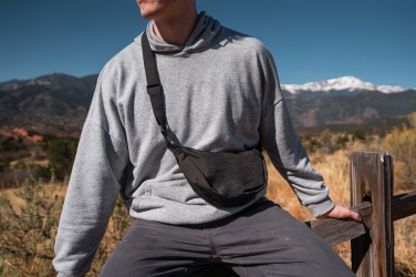 Logotrade mainoslahja ja liikelahja kuva: Crescent AWARE™ RPET puolikuun muotoinen crossbody -laukku