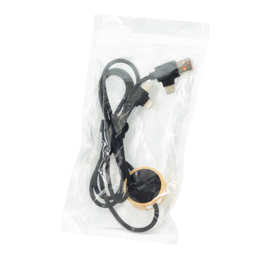 Logo trade liikelahja mainoslahja tuotekuva: 4in1 pitkä puinen kaapeli, jossa korostettu logo kaiverrukseen