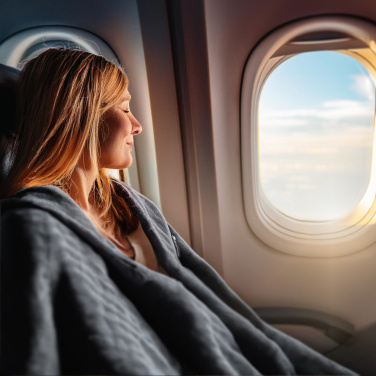 Logo trade mainostuotet tuotekuva: Peitto ja tyyny 2 in 1 AMIATA Schwarzwolf