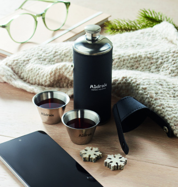 Logotrade mainoslahjat kuva: Taskumatti shottikupeilla