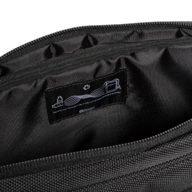 Logotrade reklaminės dovanos nuotrauka: Swiss Peak RPET Voyager RFID 15,6" nešiojamojo kompiuterio krepšys