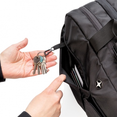 Logotrade verslo dovanos nuotrauka: Swiss Peak RFID dufelis su lagamino anga