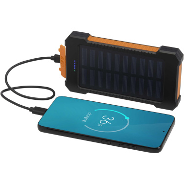 Logotrade reklaminiai produktai nuotrauka: „Altair“ 5000 mAh 10 W perdirbto plastiko tvirta saulės baterija su įmontuotu žibintuvėliu