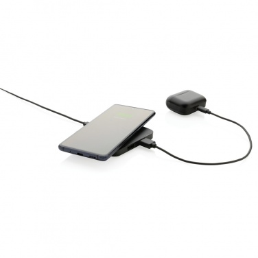 Logotrade biznesa dāvanas foto: RCS pārstrādāta plastmasas 10 W bezvadu lādētājs ar USB portiem