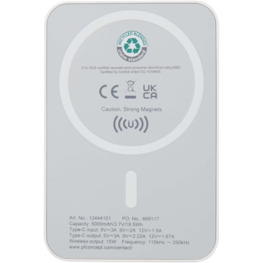 Logotrade biznesa dāvanas foto: Acrab 5000 mAh 15 W magnētiskā bezvadu pārnēsājamā uzlādes ierīce ar 20 W strāvas padevi - izgatavota no pārstrādātas plastmasas