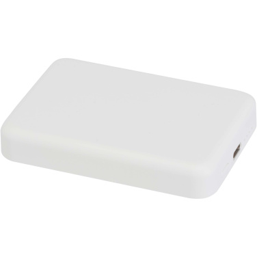 Logotrade dāvanas foto: Acrab 5000 mAh 15 W magnētiskā bezvadu pārnēsājamā uzlādes ierīce ar 20 W strāvas padevi - izgatavota no pārstrādātas plastmasas