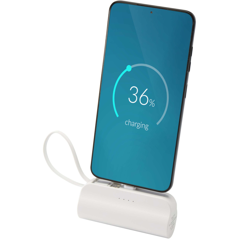 Logotrade korporatīvās dāvanas foto: Alnair 5000 mAh 10W pārstrādātas plastmasas C tipa pārnēsājamais akumulators ar iebūvētu atlokāmu statīvu un 2-in-1 kabeli