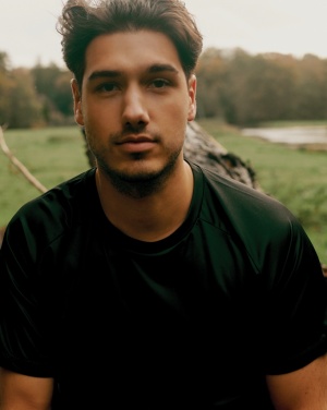 Логотрейд pекламные продукты картинка: Спортивная футболка Iqoniq Tikal из переработанного полиэстера, быстросохнущая