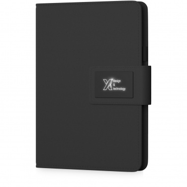 Logotrade reklamprodukter bild: SCX.design O16 light-up A5-anteckningsbok med powerbank