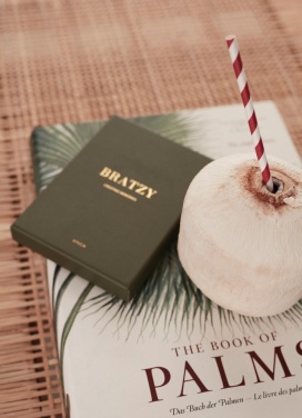 Logotrade kampanjprodukter bild: VINGA Bratzy coffee table