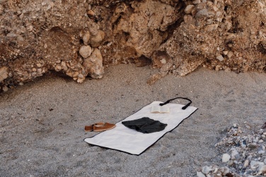 Logotrade kampanjprodukter bild: VINGA Volonne AWARE™ återvunnen canvas strandmatta