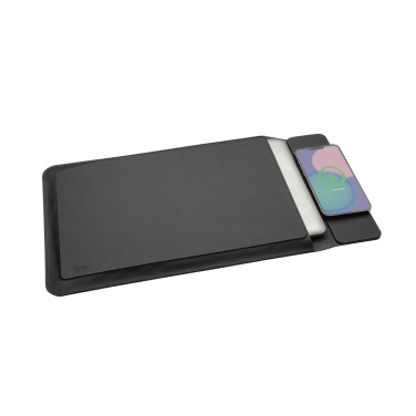 Logotrade reklamprodukter bild: Swiss Peak 15W magnetiskt laddningsfodral för laptop 14-15,6
