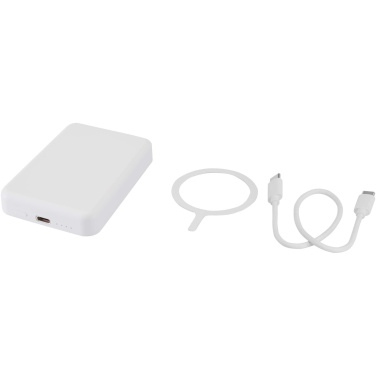 Logotrade kampanjprodukter bild: Acrab 5 000 mAh 15 W magnetisk trådlös powerbank med 20 W PD – tillverkad av återvunnen plast