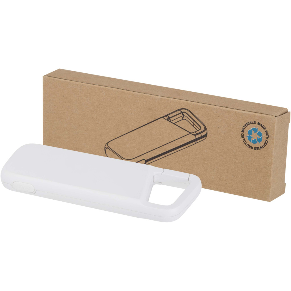 Logotrade presentreklam bild: Alkes 5 000 mAh 12 W vattenbeständig powerbank av återvunnen plast med karbinhake