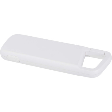 Logotrade presentreklam bild: Alkes 5 000 mAh 12 W vattenbeständig powerbank av återvunnen plast med karbinhake