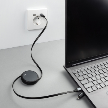Logotrade presentreklam bild: Terra RCS återvunnen aluminium 240W utdragbar 2-i-1 kabel